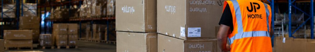 Servicio First Mile JP Home: recepción de mercancías, control de palets e integración de productos en la cadena logística.