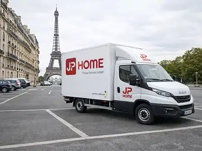 camion-jp-home-dans-la-ville-de-paris